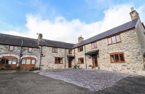 Ruthin House | Maestyddyn Farm House