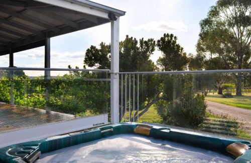Franklinford House | Mafic House- beautiful views, hot tub and pool