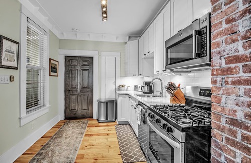 Downtown Buffalo House | Magazine featured townhome steps from Elmwood Village 25mins from Niagara Falls