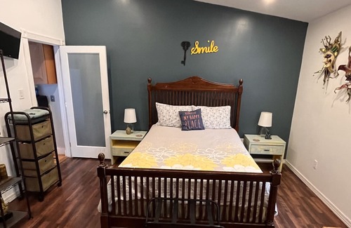 Touro Apartment | Magazine St. Cozy Cottage