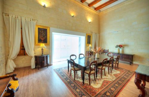 Valletta House | Magestic palazzo, jacuzzi on roof terrace GOVAL-3