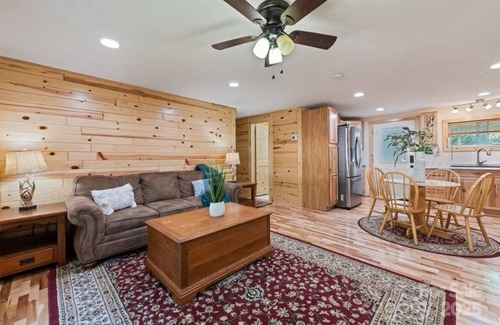 Maggie Valley House | Maggie Central Charming 2-bedroom 2 Full Bath house in Maggie Valley with AC