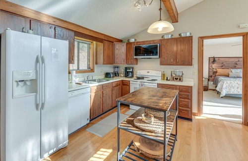 Valley Creek Run House | Maggie Valley Mountain Escape w/Fireplace & Deck!