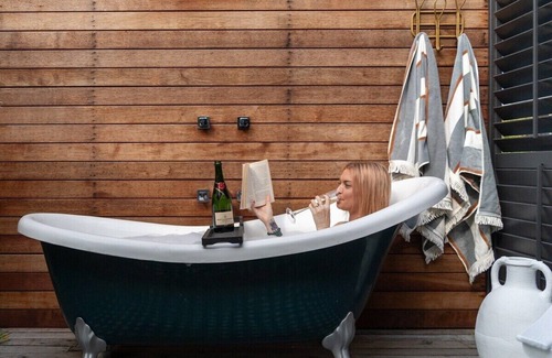 Cessnock Cottage | Maggie’s the Little Black Cottage - In the Heart of the Hunter Valley
