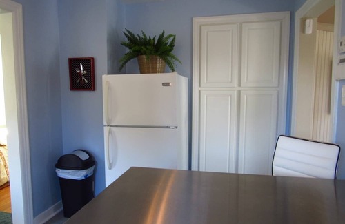 Terre Haute Cottage | Magic Cottage - 2 Bedrm,1 Ba, Washer&Dryer, Nice Kitchen, & Fenced Yard for Dogs