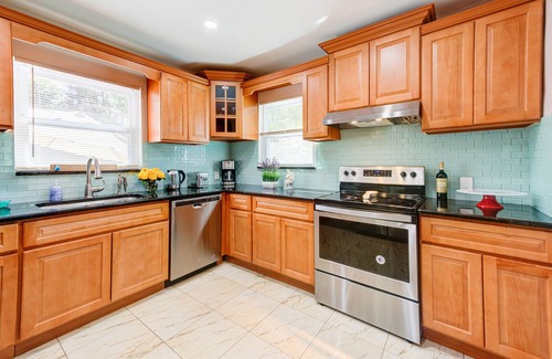 Princeton Junction House | Magic Escape 4 BR Spacious Fully Fenced Backyard with Sauna