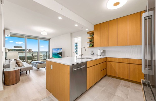 Ala Moana Condo | Magic Island/Beach Park Views