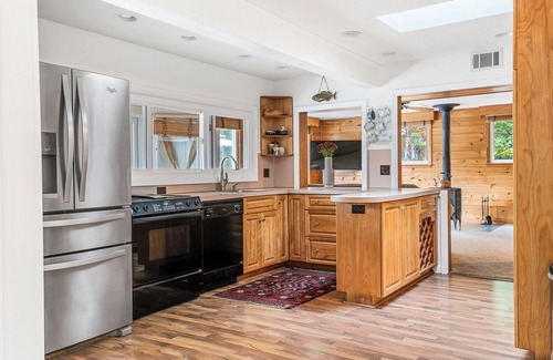 Rindge House | Magic Lakehouse, Waterfront, Private Beach and Dock