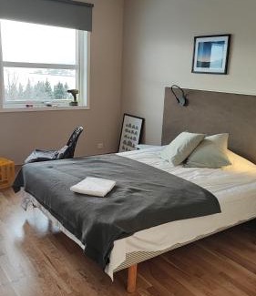 Lyngseidet Cabin | Magic Mountain Lodge - Lyngen