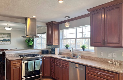 Lewisville House | Magic Oasis, Pool, Pavilion on large lot, Fantastic View, Sleep 16nn