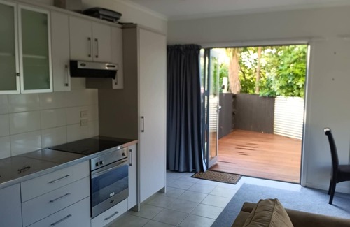 New Plymouth Apartment | Magic on Maratahu. Spacious, Warm & sunny apartment