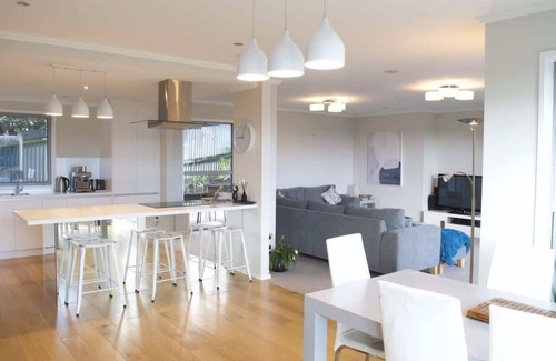 New Plymouth House | Magic on Molesworth - spacious inner city townhouse