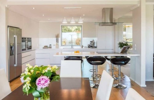 New Plymouth House | Magic on Molesworth - spacious inner city townhouse