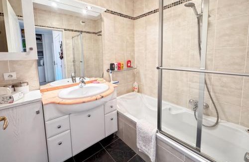 Roquebrune-Cap-Martin Apartment | Magic Pool View, Rickeys