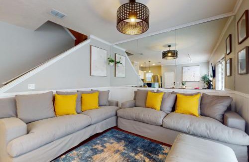 Kissimmee House | Magic Story Waves