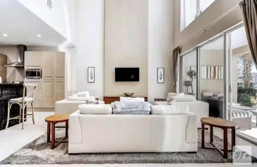 Almont House | Magic Village Townhouse, Minutes from Disney, Pool, Grill