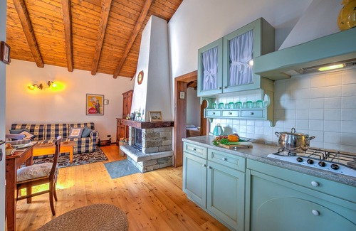 Caprezzo House | Magic Woodland Escape Lake View, Caprezzo, Italy