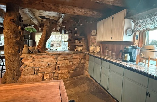 Mancos Cabin | Magical 3-bedroom cabin in tranquil Mancos with WiFi