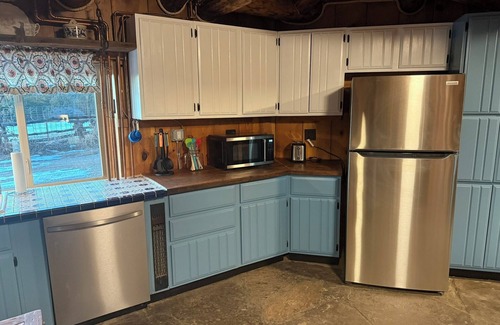 Mancos Cabin | Magical 3-bedroom cabin in tranquil Mancos with WiFi