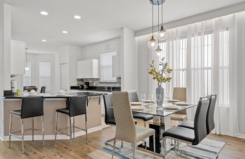 Crystal Cove House | Magical 4BR Disney Retreat, with PVT Pool & Games