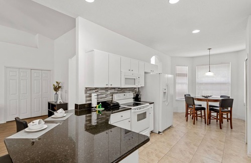Crystal Cove House | Magical 4BR Disney Retreat, with PVT Pool & Games