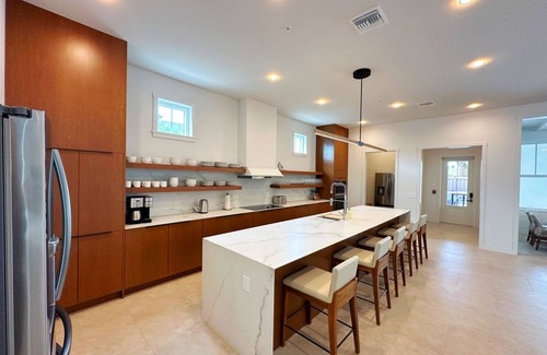 Florida Central Atlantic Coast House | Magical 9-BR Retreat: Pool, Game Room, & More ONLY 3-6 mins to DISNEY WORLD !