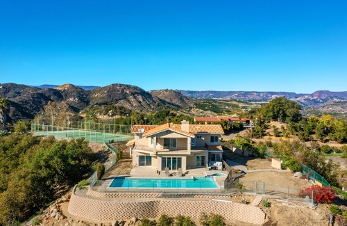 Fallbrook Villa | Magical and Luxury Villa/Tennis, Pool~Hot Spa, Views, Wine, Avocados