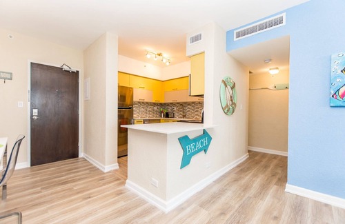 West Avenue Condo | Magical Bay & Skyline Views at Flamingo South Beach