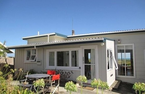 Waitarere Beach House | Magical Beach Kiwi Bach