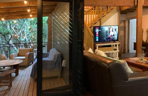 Van Dyks Bay Apartment | Magical Cabin in the Woods