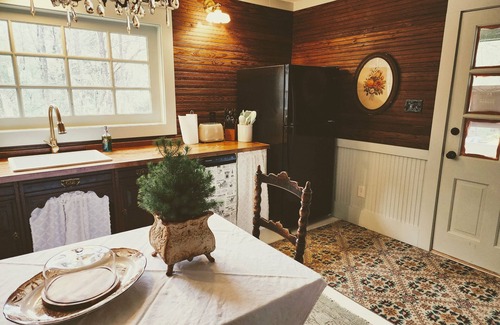 Wood County Cottage | Magical Country Cottage Escape
