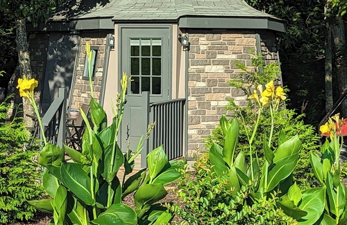 Trenton House | Magical Creature Caretaker Cabin