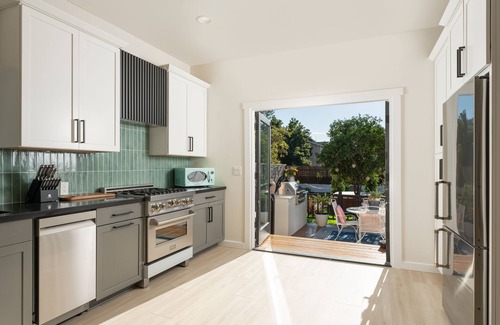 Oak Park House | Magical Downtown Oasis with Deck, Pergola, AC - 3 min to State St ● Pet Friendly