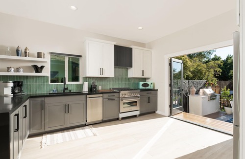 Oak Park House | Magical Downtown Oasis with Deck, Pergola, AC - 3 min to State St ● Pet Friendly