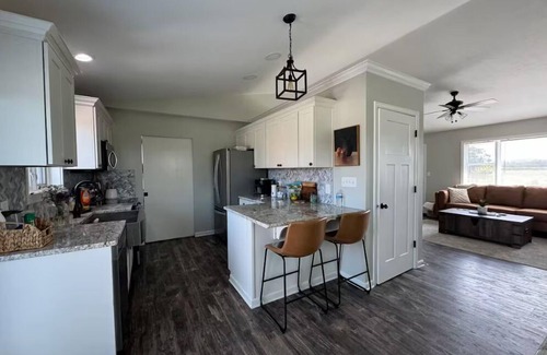 Huron Other | Magical Farmhouse on 12 Acres- Hot Tub, Fire Pit, Near Wineries & Cedar Point