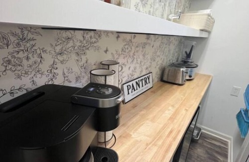 Huron Other | Magical Farmhouse on 12 Acres- Hot Tub, Fire Pit, Near Wineries & Cedar Point