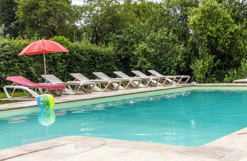 Sainte-Sabine-Born House | Magical Stay at the 'Il était une fois' Holiday Home – Shared Pool and Air Conditioning