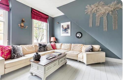 Angel Apartment | Magical Georgian Maisonette, Angel, Islington