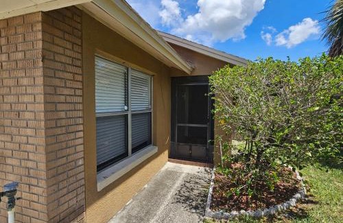 Indian Wells House | Magical Getaway- Cozy Home Minutes from Disney, Restaurants & Outlets!