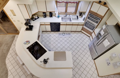 East Stroudsburg House | Magical Lake View Home-Hot Tub, Game & Poker rooms, Pool, Fire Pit, Kayaks, AC!