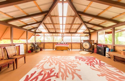 Kalapana Cottage | Magical Lava Temple Eco-Retreat w Volcano Views and Black Sand Beaches