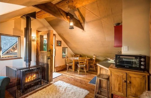 Alexandra House | Magical Loft Among the Trees at Homewood Forest Retreat