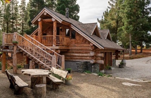 Alexandra House | Magical Loft Among the Trees at Homewood Forest Retreat