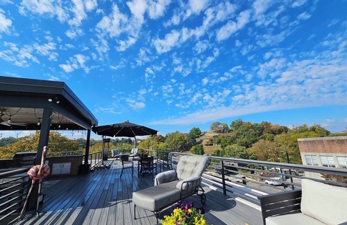 Rome House | Magical Luxury Loft - 6 Bedroom 10 King/Queen Beds - ON BROAD STREET!