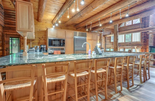 Drayton Plains Cottage | Magical Metamora Cottage w/Fire Pit, Pond, Deck!