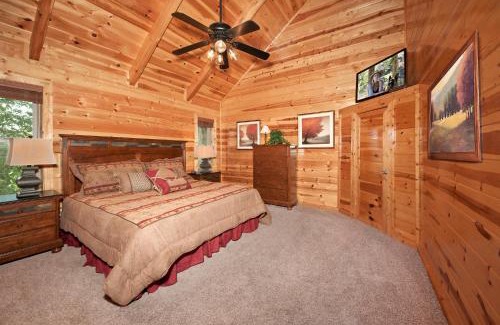 Gatlinburg - Pigeon Forge Villa | Magical Moose, 7bdrm 7bath, Specials, Free Tickets, Elevator, Hot Tub