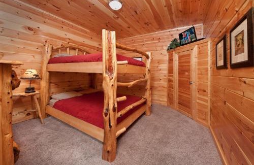 Gatlinburg - Pigeon Forge Villa | Magical Moose, 7bdrm 7bath, Specials, Free Tickets, Elevator, Hot Tub