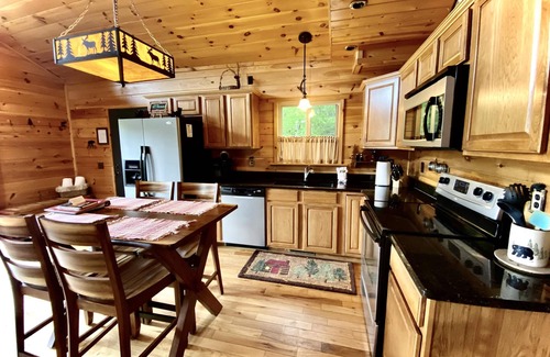 Bryson City Cabin | Magical Mtn Views/Hot Tub-Hiking/Fishing/NOC 5 min