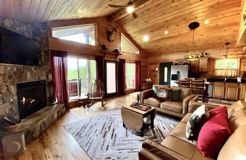 Bryson City Cabin | Magical Mtn Views/Hot Tub-Hiking/Fishing/NOC 5 min