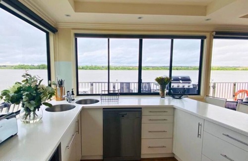 White Sands Boat Rental | Magical Murray River retreat with Wow Houseboats- luxury, style, & dog-friendly!